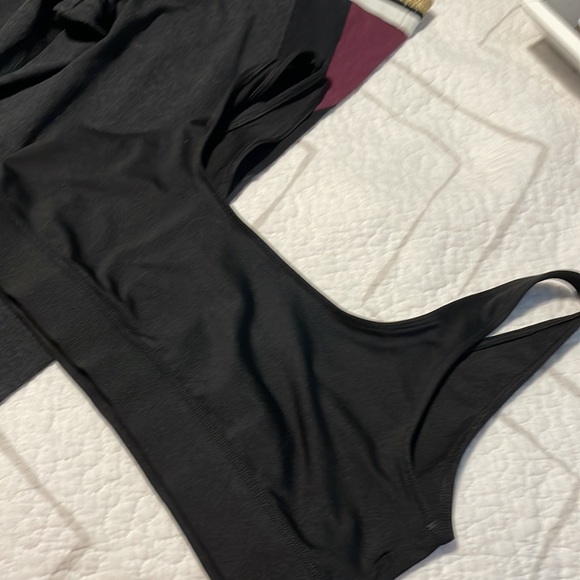 PINK Victoria’s Secret Leggings & Sports Bra Lot L Large - Picture 3 of 14